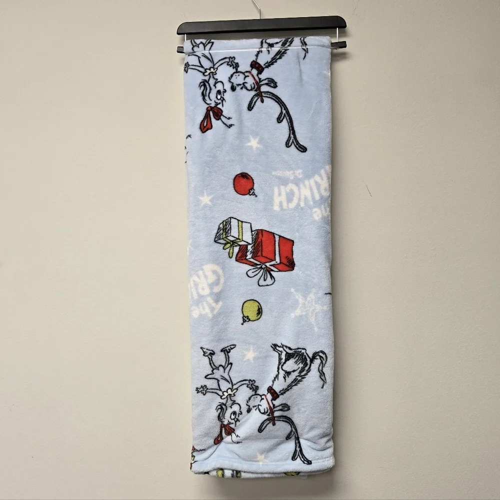 The Grinch Dr. Seuss Oversized Throw Blanket Cindy Lou Who Max Christmas Blue